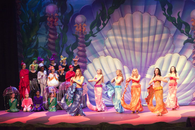 MIDDLE SCHOOLERS GO UNDER THE SEA